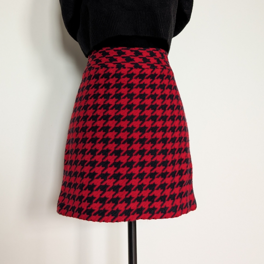 Red and navy houndstooth Tommy Hilfiger skirt Size4